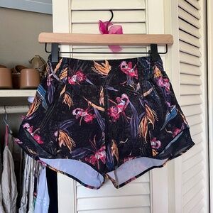 Lululemon HR Hotty Hot Shorts - Size 4 - 2.5 inseam